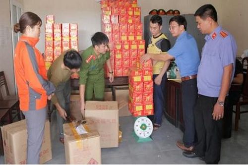 Hà Tĩnh: Khởi tố hai đối tượng vận chuyển hơn 500 kg pháo bằng tàu đánh cá