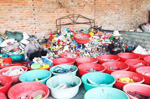 Tái chế, phân loại rác thải nhựa: Còn nhiều khó khăn