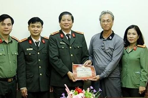 Công an Lào Cai nhận hiện vật lịch sử