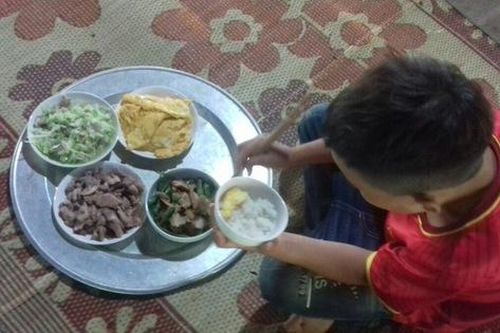 Cận cảnh cuộc sống mới của cậu bé 'cô độc trong rừng' ở Tuyên Quang