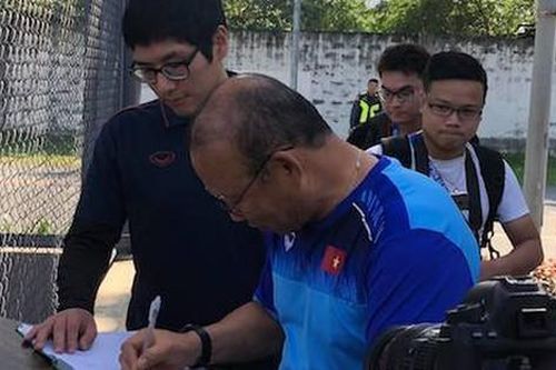 Thủ tục 'lạ' tại SeaGames 30 của đội U22 Việt Nam trước khi ra sân