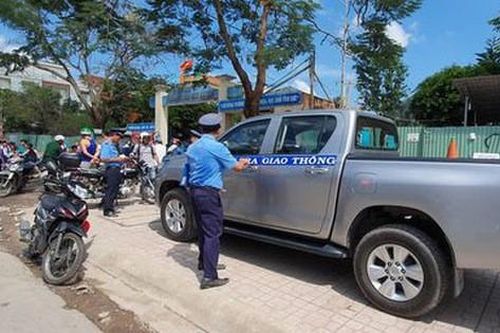 Vụ 3 học sinh rơi khỏi xe đưa đón: Lỗi tại... cô và trò?