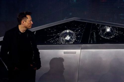 Elon Musk, Satya Nadella, Steve Jobs và những lần bẽ mặt trên sân khấu