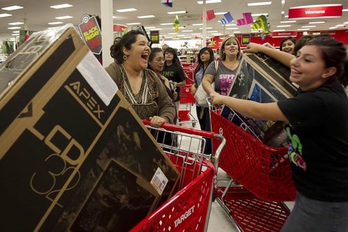 Black Friday bùng nổ tại các cửa hàng trên khắp thế giới