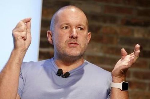 Apple gỡ ảnh và thông tin nhà thiết kế Jony Ive khỏi trang web