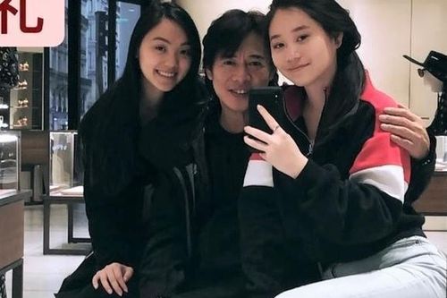 Lý Liên Kiệt phong độ bên hai ái nữ