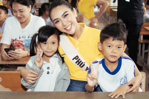 Top 45 Hoa hậu Hoàn vũ Việt Nam 2019 thiện nguyện ở Nha Trang