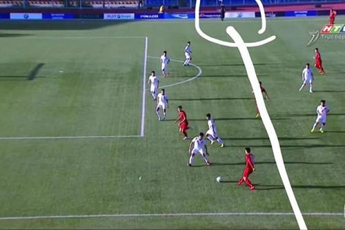 Fan Việt phẫn nộ với cách trọng tài bắt việt vị ở trận U22 Việt Nam thắng Lào 6-1