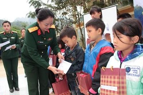 Phụ nữ LLVT Quân khu 1 tổ chức chương trình 'Đồng hành cùng phụ nữ biên cương'