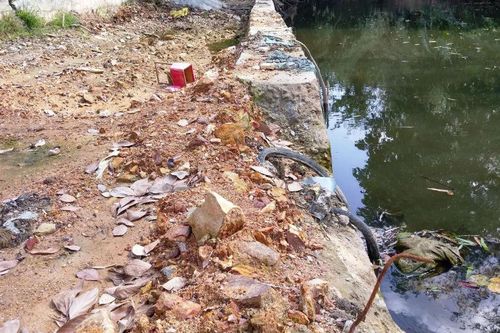 Thừa Thiên - Huế: Bờ kè nứt toác, lệch ra sông khi đang thi công