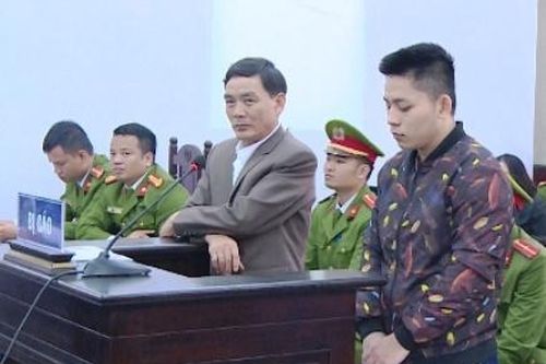 Cướp diễn đàn, kích động người dân gây mất an ninh trật tự tại cuộc họp