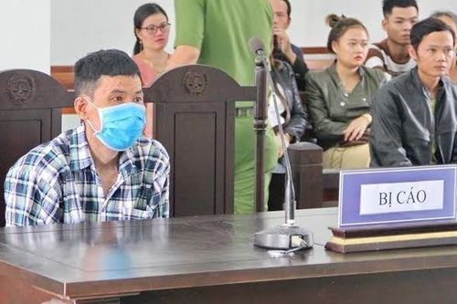 Người chồng mang nỗi ám ảnh tưới xăng đốt vợ