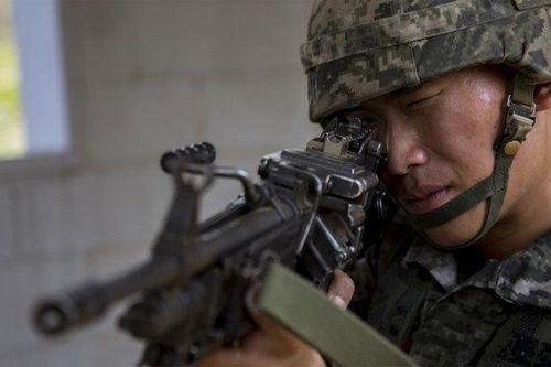 Lính Hàn Quốc bắn cảnh cáo tàu Triều Tiên