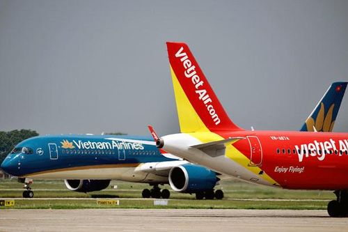 Ngược chiều nới rồi siết, hàng không Việt lo lỡ cơ hội