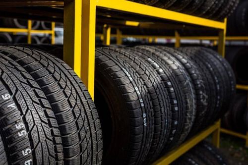 Vì sao lốp xe bắt buộc phải là màu đen, không phải màu khác?