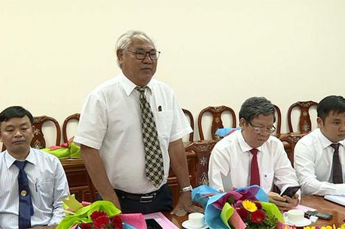 UBND tỉnh công bố quyết định về công tác cán bộ