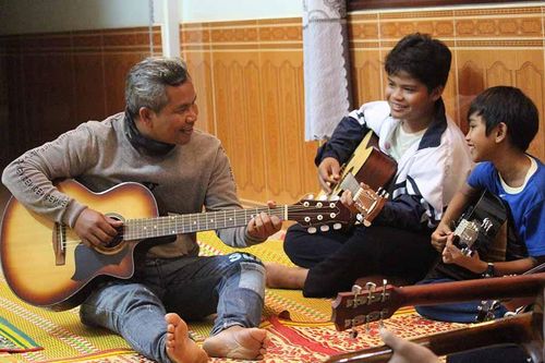 'Sống trong đời sống cần có một tấm lòng'