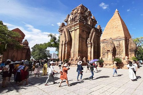 Phát huy và bảo tồn các giá trị văn hóa