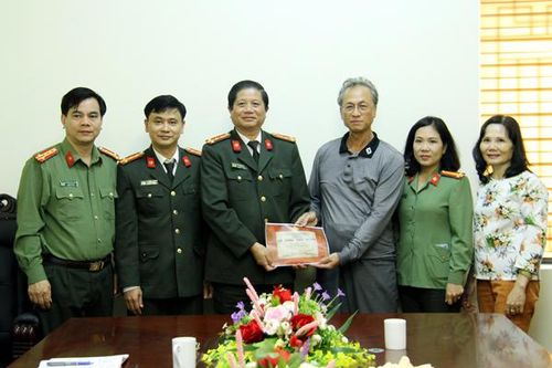 Công an Lào Cai tiếp nhận hiện vật lịch sử