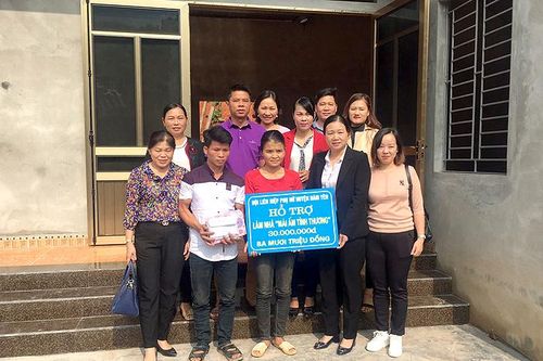 Bàn giao nhà 'Mái ấm tình thương' cho 2 hộ phụ nữ nghèo