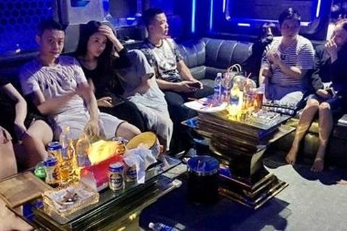 10 khách Trung Quốc dương tính với ma túy trong quán karaoke Hoàng Gia