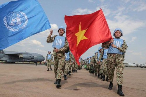 Tấm 'kim bài' thần kỳ của lính mũ nồi xanh Việt Nam tại Trung Phi