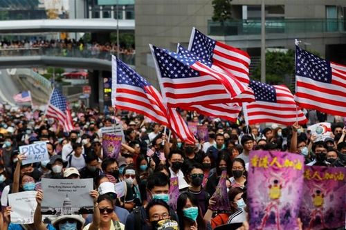 Dự luật Hong Kong Tổng thống Trump vừa ký có ảnh hưởng thế nào?