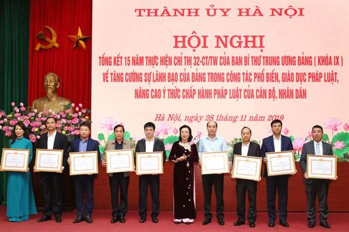 Thành ủy Hà Nội tổng kết 15 năm thực hiện Chỉ thị 32-CT/TƯ