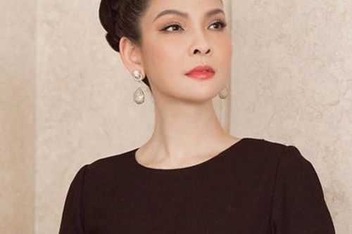 Người đẹp Thủy Hương lại gây sốt khi xuất hiện trong sinh nhật của Hoa hậu Giáng My