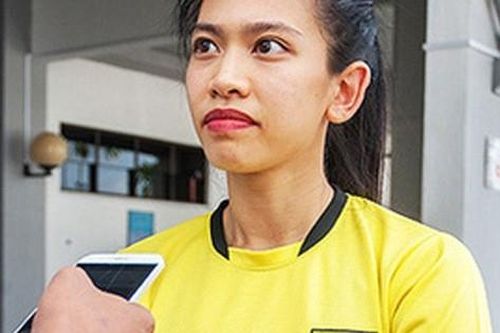 Công chúa Brunei đeo băng đội trưởng ở Sea Games 30 gây sốt khi mang theo vệ sĩ