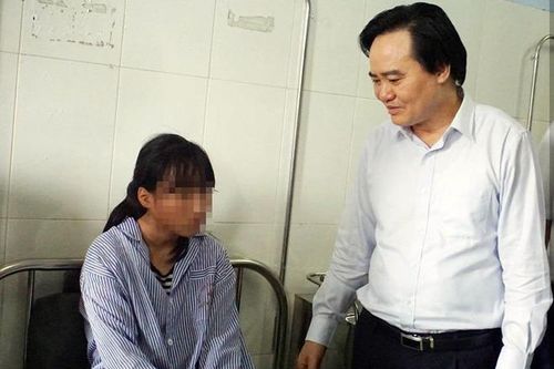 Con bị đánh hội đồng, mẹ đòi bồi thường 500 triệu