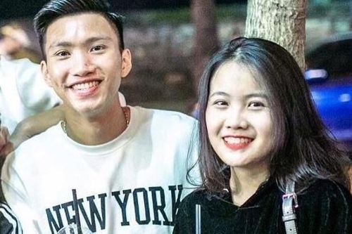 Văn Hậu và các cầu thủ khi ngọt ngào, lúc lầy lội trêu chọc bạn gái