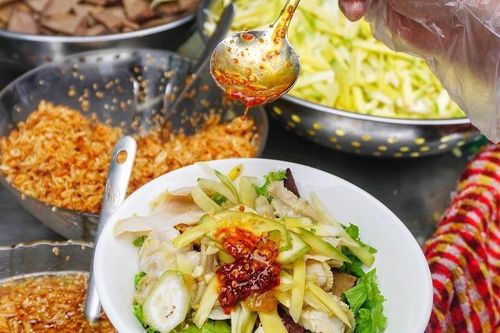 Có gì trong món phá lấu trộn ở chợ Cồn Đà Nẵng?