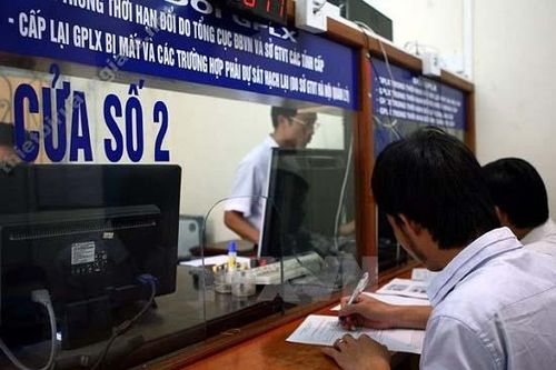 Thông tin trên bằng lái xe có cần giống trên CMND không?