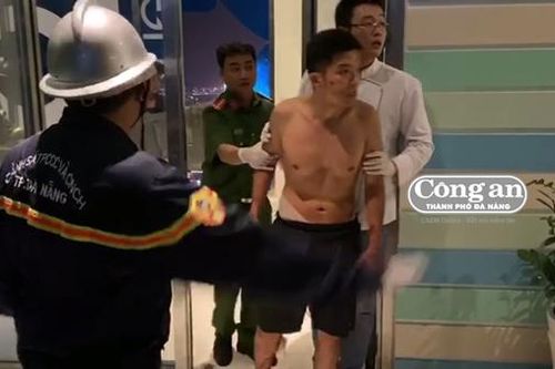 Giải cứu thanh niên 'ngáo đá' dọa nhảy lầu tự tử