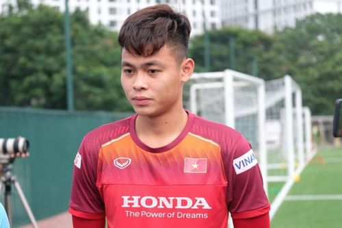 Lộ diện 'người sắt' U22 Việt Nam nhưng 'thả thính bụi mù' trên mạng