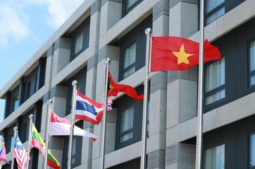 Quốc kỳ Việt Nam tung bay ở Làng vận động viên SEA Games 30