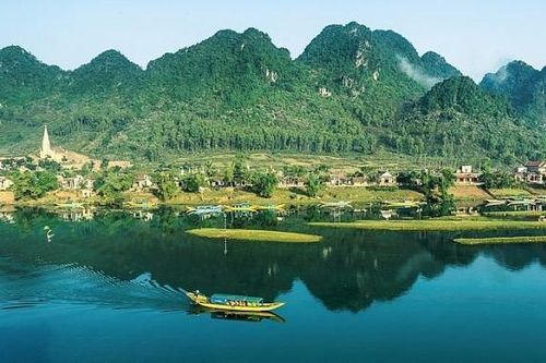 Phong Nha- Kẻ Bàng được 'xướng tên' điểm đến du lịch hàng đầu Việt Nam trên tạp chí du lịch nổi tiếng thế giới.
