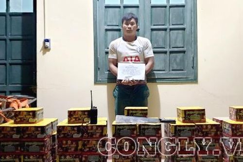 Đi xe chế 'cõng' 235kg pháo từ Lào vào Việt Nam