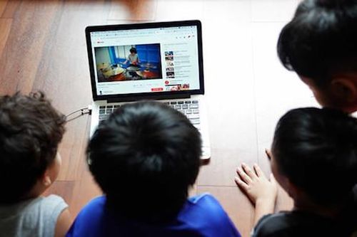 Bé trai suýt mất mạng vì học 'ảo thuật treo cổ' trên mạng