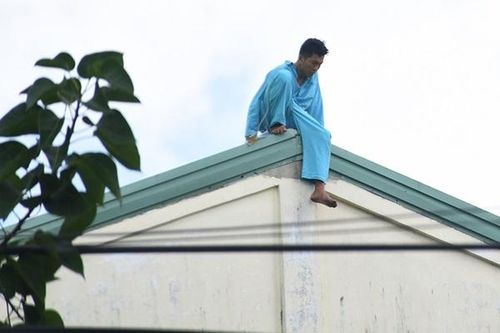 Người đàn ông tự cắt 'của quý' ở Đà Nẵng lại leo nóc bệnh viện la hét