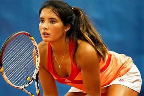 Nữ tay vợt Philippines xinh đẹp 'bốc lửa' hơn cả Sharapova