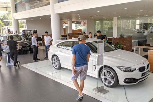 Giá xe BMW giảm 'sốc' tới 300 triệu đồng nhân dịp Giáng sinh