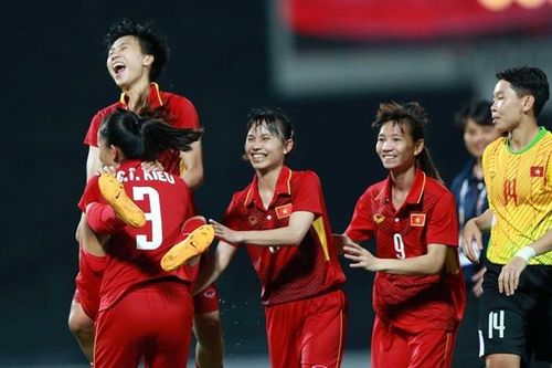 Tuyết Dung rực sáng, ĐT nữ Việt Nam vào bán kết SEA Games 30