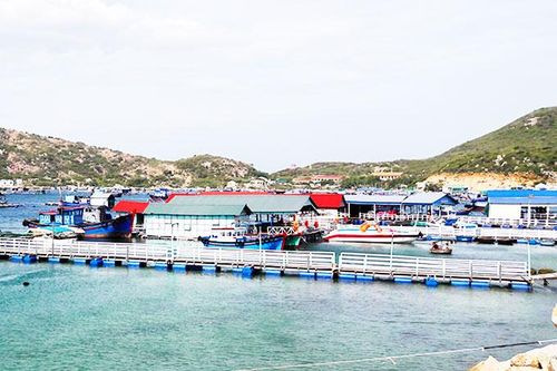 Khó xử lý nhà hàng nổi