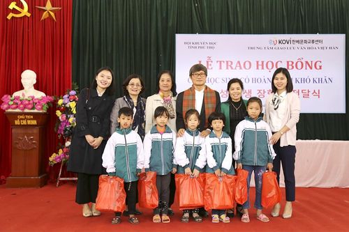 Hội Khuyến học tỉnh trao 30 suất học bổng của Trung tâm văn hóa Việt Hàn
