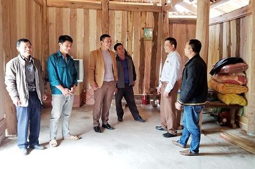 Bàn giao nhà 'Mái ấm hội nông dân' cho hội viên nghèo tại xã Chiềng Xuân