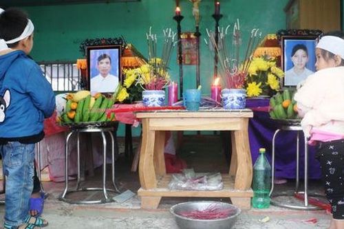 Ngơ ngác 2 đứa trẻ trong vụ chồng giết vợ rồi thắt cổ tự tử