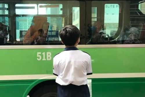 Con không đi học thêm, phụ huynh vẫn đóng tiền học cả năm