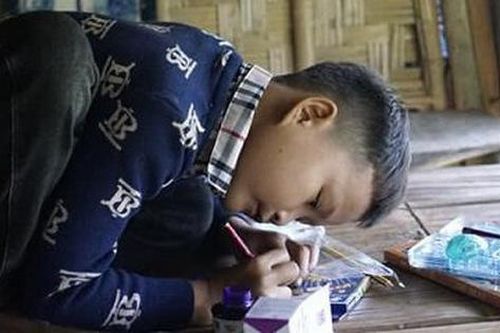 Cậu bé 10 tuổi sống cô độc trong rừng ở Tuyên Quang sẽ được theo học nội trú